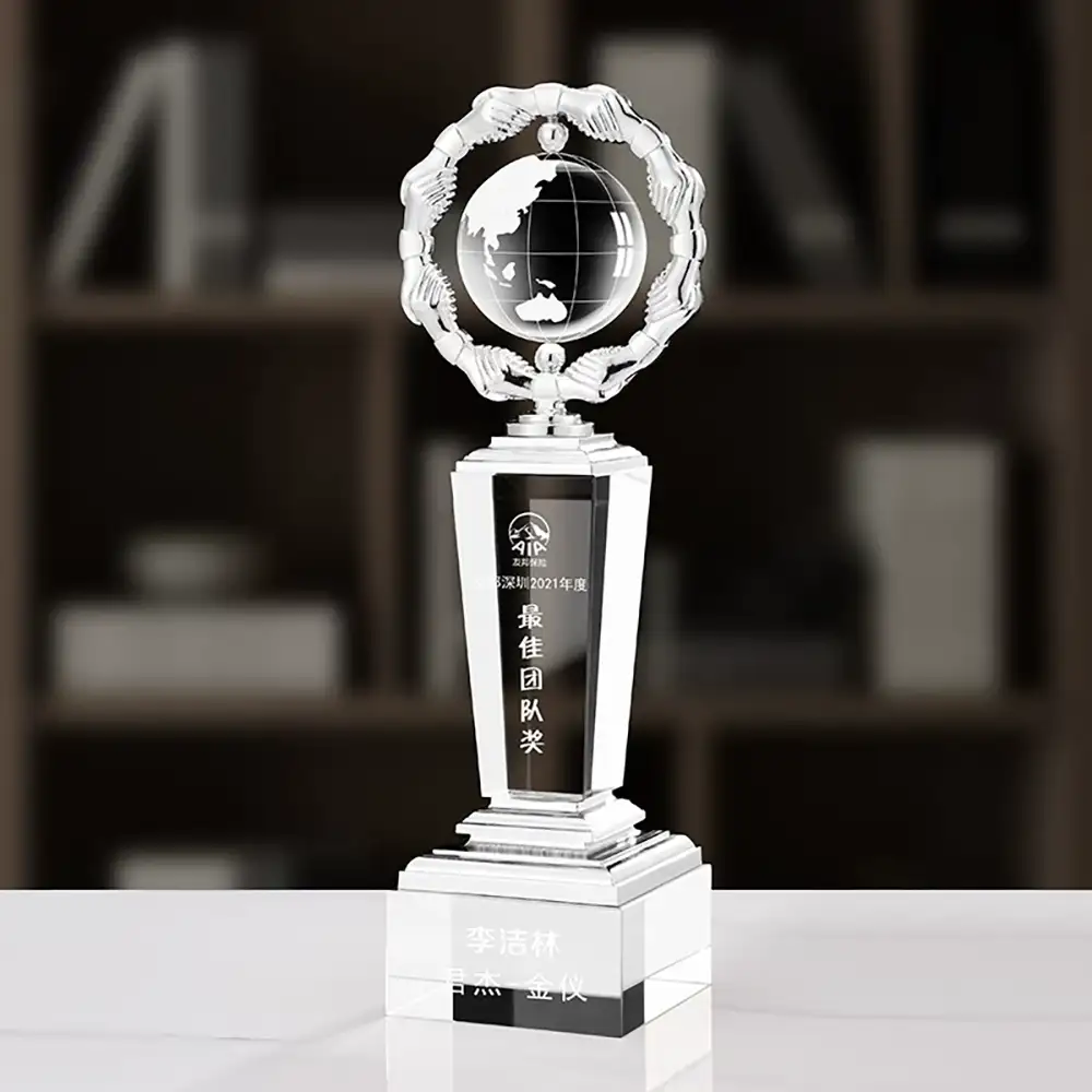 合作共赢握手地球奖杯定制 企业团队合作伙伴颁奖纪念摆件 - Trofeo de cristal y metal con globo y apretones personalizado 1